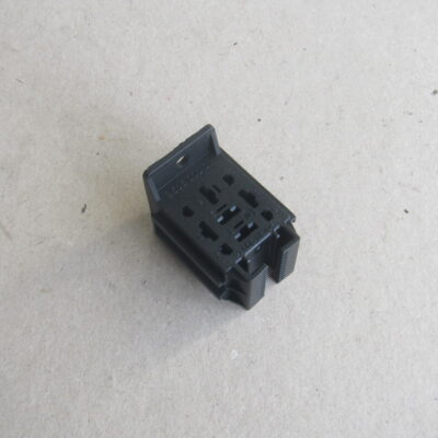 AK595000011 Конектор - база за реле /Relay base